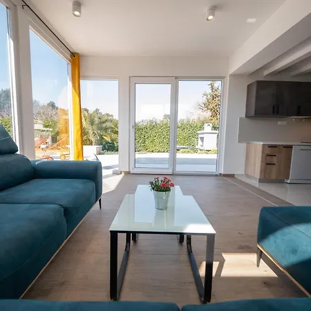 Vinky Villa